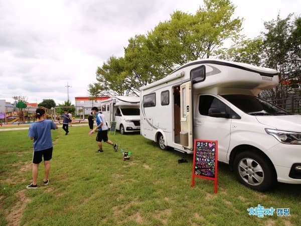 "차놀자, 천안 인애학교 학생들에게 특별한 캠핑카 체험 선물"